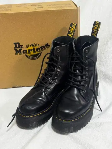 Dr. Martens 8홀 블랙 UK6