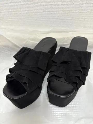EMODA 프릴 벌키 샌들 블랙 M