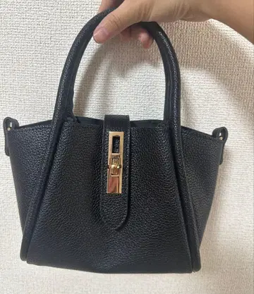 블랙 가죽 미니 핸드백