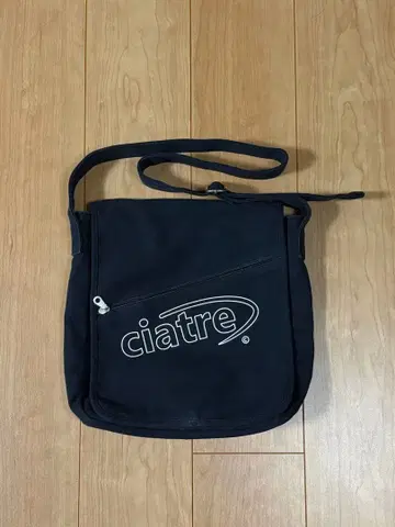ciatre canvas shoulder bag