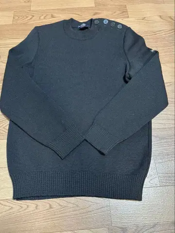 세인트 제임스 블랙 어깨 버튼 니트