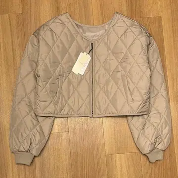 새상품 RESEXXY 리젝시 숏 퀼팅 블루종 코트 베이지