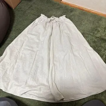 빔즈 아이보리 플레어 스커트 허리밴딩