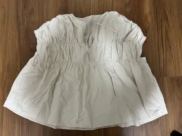 베이지 플레어 슬리브리스 셔츠 F