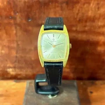 수동 와인딩 시계 OMEGA 데빌 작동 중