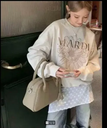 마르디메크르디 트레이닝복 오트밀 자수