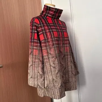 와코루 카르손 전사 프린트 체크 x 니트 패턴 터틀넥 튜닉 M~L