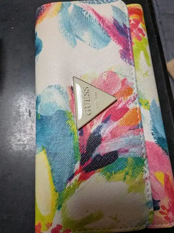 GUESS 플라워 무늬 장지갑 노후화 가격 인하!