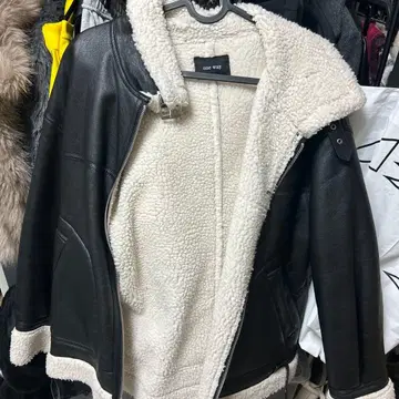 one way 무스탕 자켓