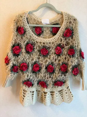 cawaii 장미 자수 베이지 긴팔 니트