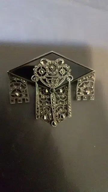 장식적인 블랙 마노 브로치 [ 한정판 ]