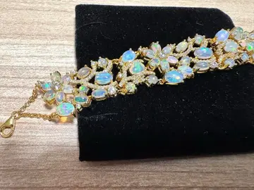 꽃 모티브 골드톤 오팔 팔찌