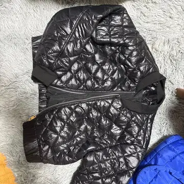 블랙 퀼팅 다운 자켓 S 사이즈 숏 기장