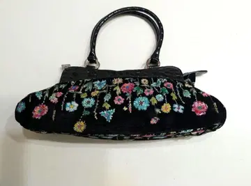 싱크비 자수와 스팽글 비즈의 토트백