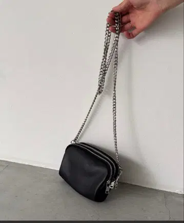 블랙 가죽 숄더백