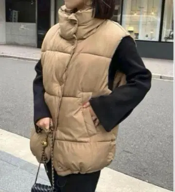 스탠드 프로즈 베일 넥 파이버 다운 베스트 다운 베스트