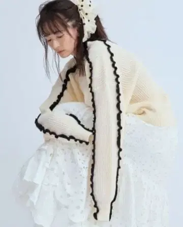 [ Libra Cue ] 코드 프릴 니트 풀오버*아이보리* 리브라큐