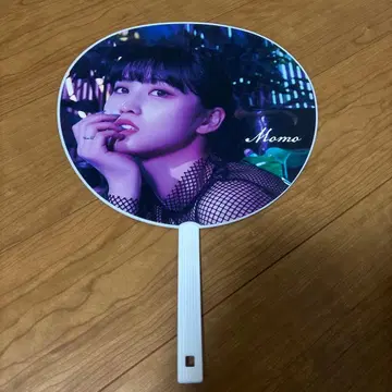 TWICE Momo 부채 Breakthrough 디자인