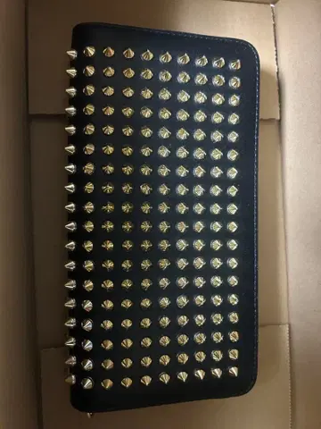 가시 가시 골드 블랙 스터드 장지갑