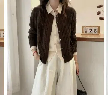 레이어드 스타일 배색 니트 브라운