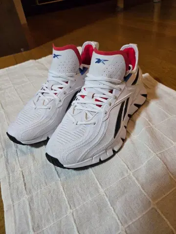 리복 지그키네티카 3 풋웨어 화이트