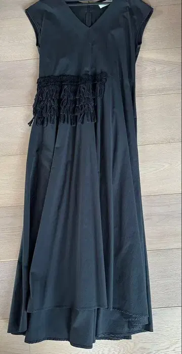 블랙 슬리브리스 롱 원피스 프린지 장식 새상품급