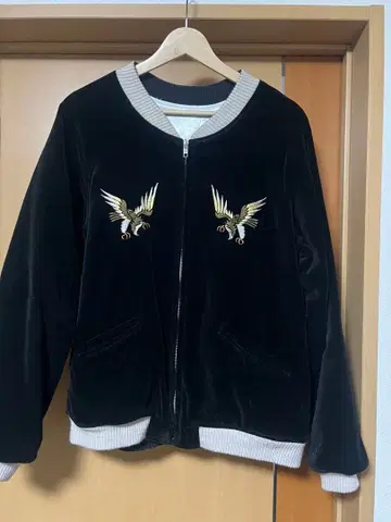 라디얼 스카잔 블랙 화이트 독수리 자수