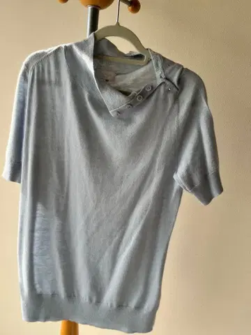 ESCADA 버튼 부착 하이넥 니트 S