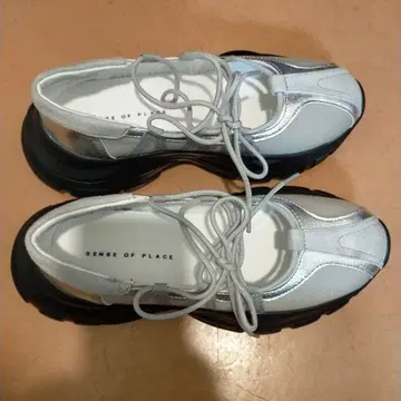 센스 오브 플레이스 발레 스니커즈