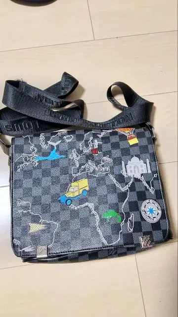 지도 자수 숄더백