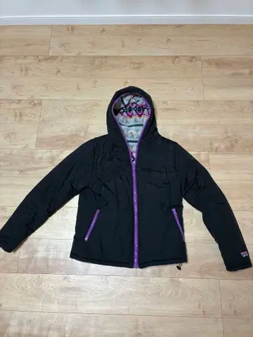 후드 부착 블랙 자켓