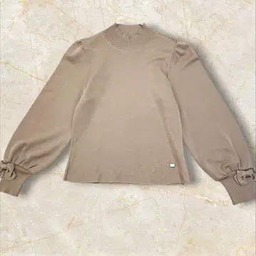 M'S GRACY 플레이트 장식 소매 리본 얇은 소재 니트 모크넥