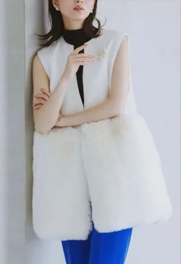 [ 미사용 새상품 ] 셀포드 밑단 퍼 롱베스트 화이트