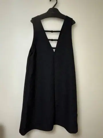 블랙 V넥 원피스