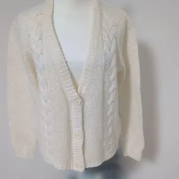 GU 아이보리 케이블 짜임 니트 가디건