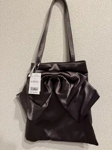 리본 포함 다크 브라운 토트백