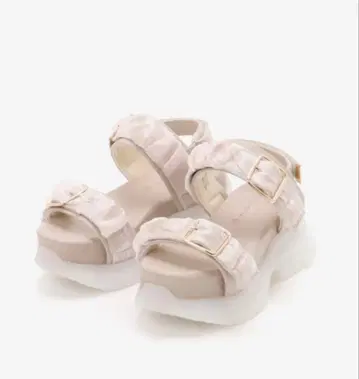 프릴 달린 베이지 스포츠 샌들