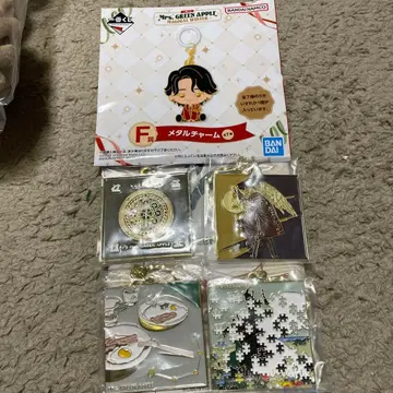 Mrs. GREEN APPLE 메달 참 4개 세트
