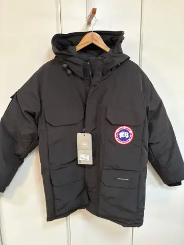 Canada Goose 블랙 다운 자켓 남성용 M 사이즈