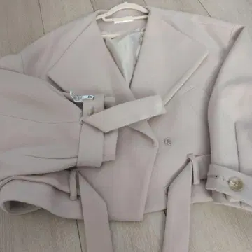 스나이델 숏코트 옅은 핑크색