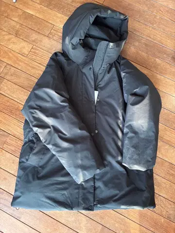 컨디션 최상 GU 웜 패디드 스티치리스 코트 L 사이즈