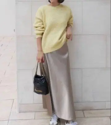 Bebeod 새상품 실키 터치 새틴 플레어 스커트 모카