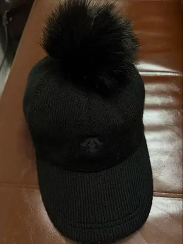 데상트 골프 귀마개 달린 캡