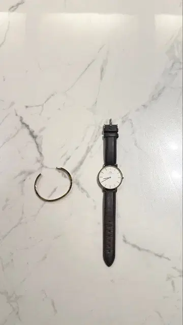 Daniel Wellington 아날로그 시계 화이트/블랙
