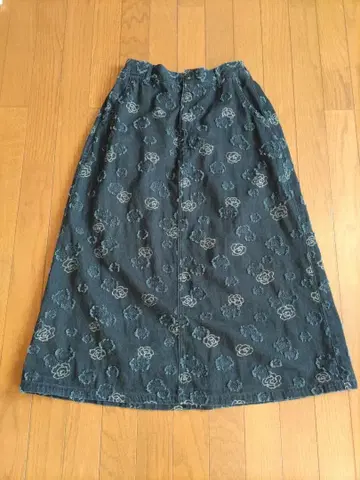 블루 트릭의 심플 스커트 장미 컷