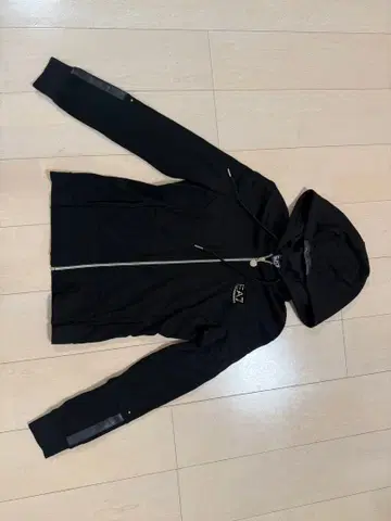 EA7 후드 부착 후드티 블랙