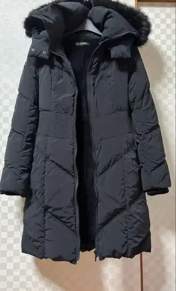 [ 새상품급 ] 후드 부착 블랙 다운 자켓