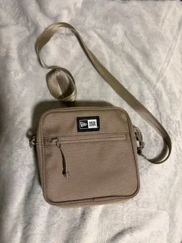 New Era 숄더백 베이지