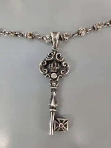 저스틴 데이비스 Justin Davis 열쇠 모양 펜던트 목걸이