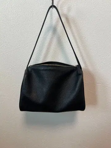 어반 리서치 스퀘어 가죽 백